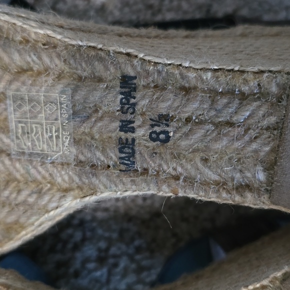 Andre Assous sz 8.5 Pewter Paloma Sandals - Picture 9 of 14